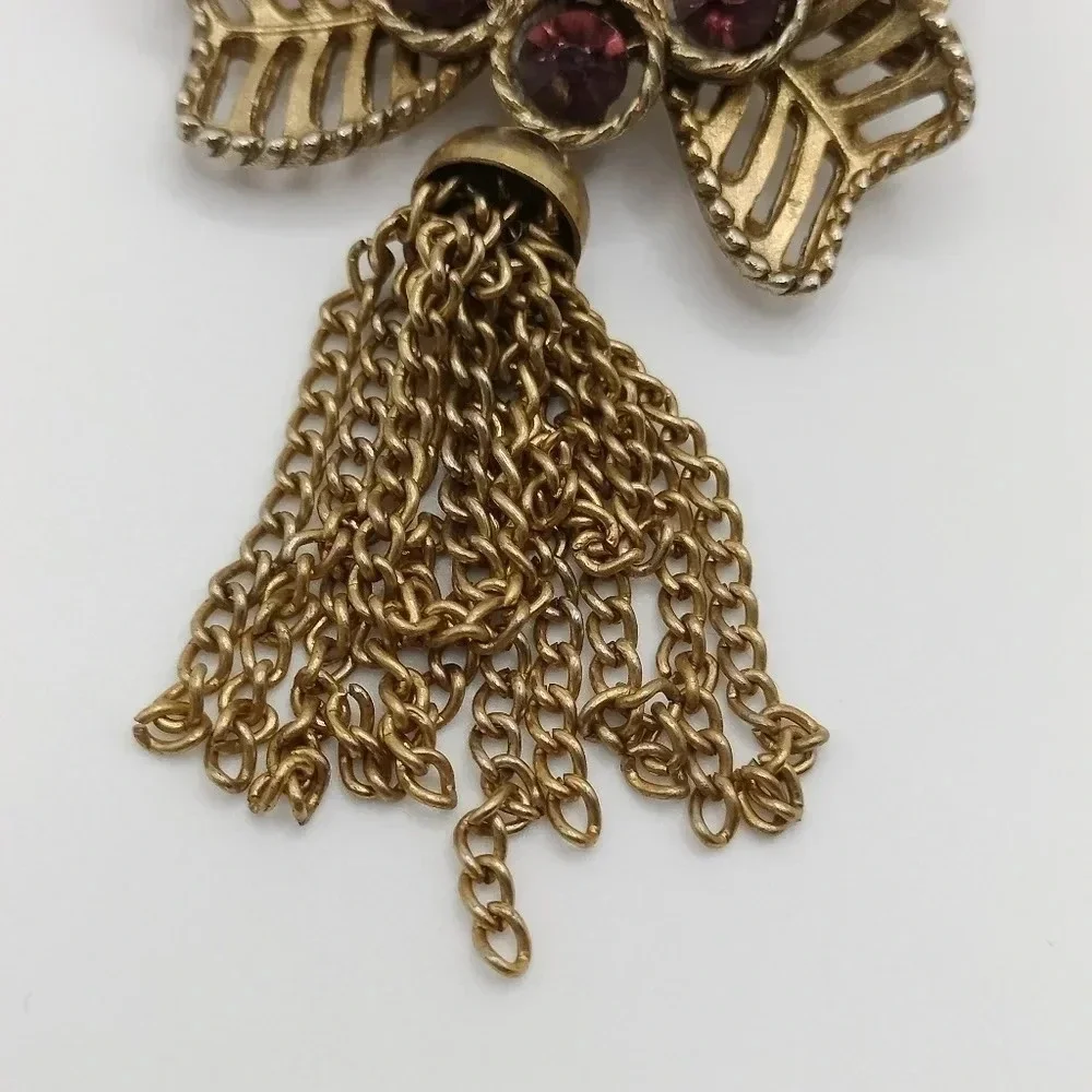Unbranded gold tone